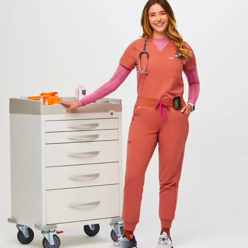 Figs Women's Terracotta Scrub Set